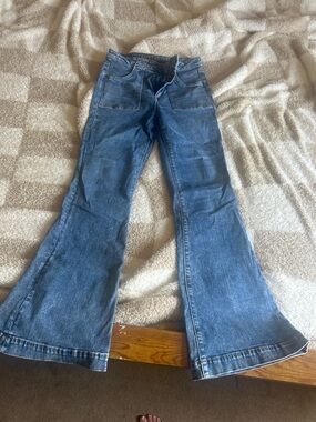 American Eagle Super High-Rise Flare Jeans Sz 8